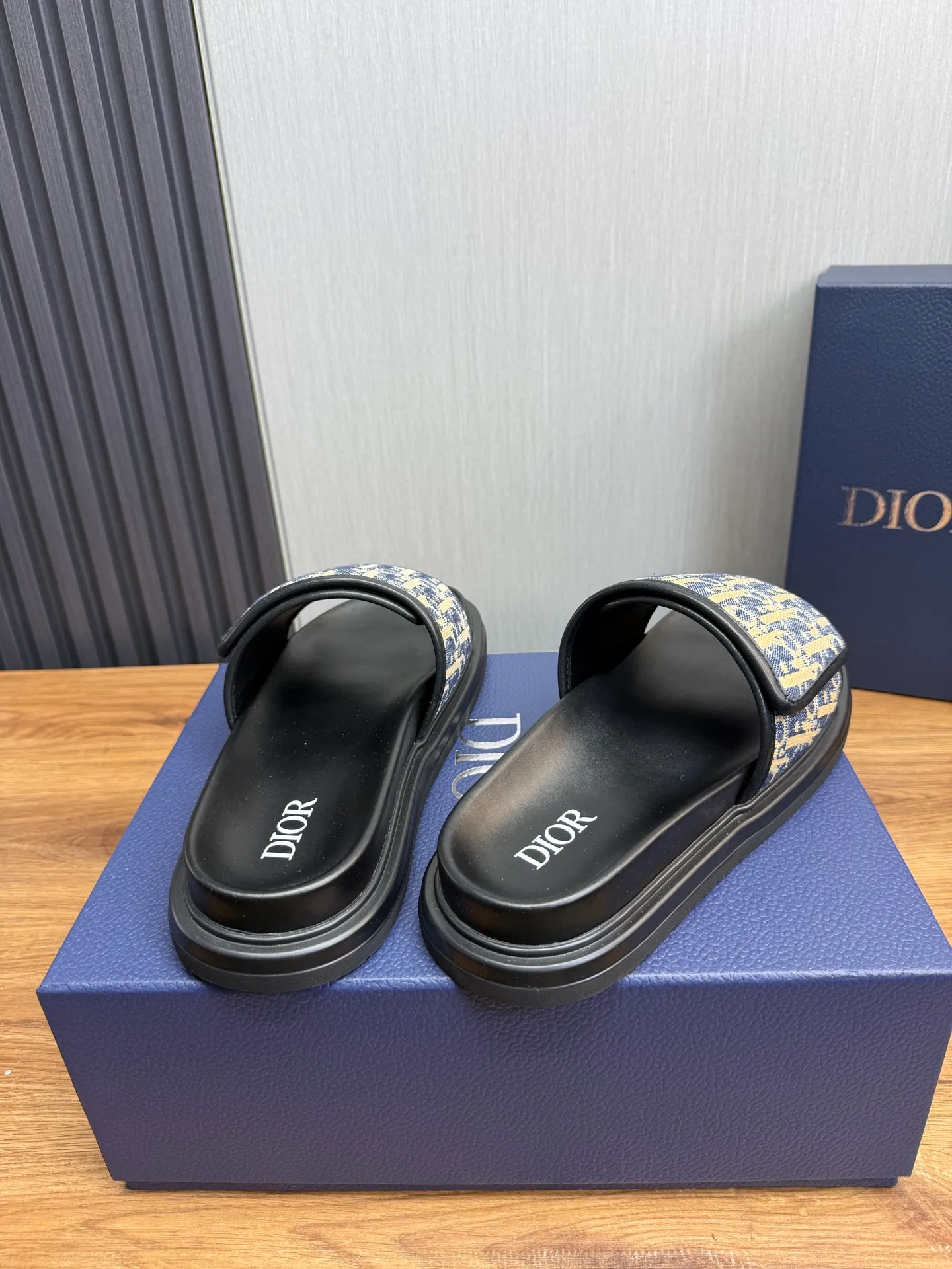 Men's shoes 💰280💰 Dior. Men's slippers 🩴Official website 1:1 production 38-45 yards 45 46 🉑️Customized original material shipped✅